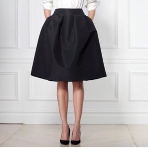 High waisted full skirt with pockets
